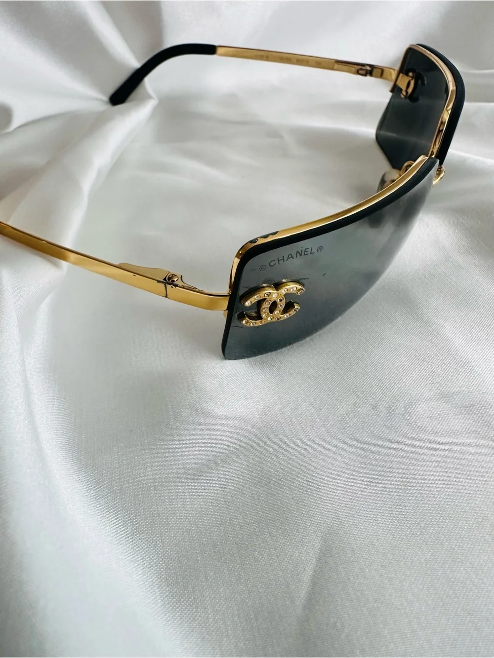 Rare 𝑪𝑯𝑨𝑵𝑬𝑳 Gold-Tone Frame Grey Mirror Sunglasses with CC Crystal #145